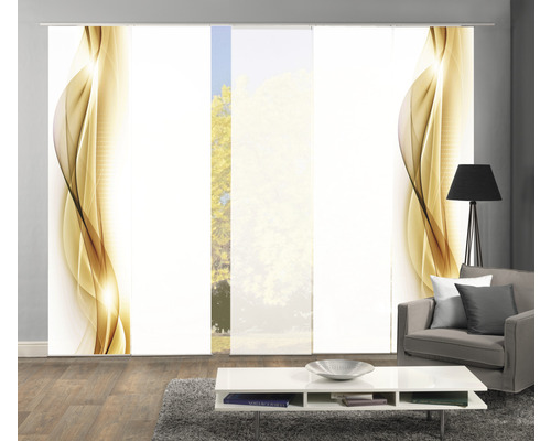 Salon avec rideaux coulissants à motifs