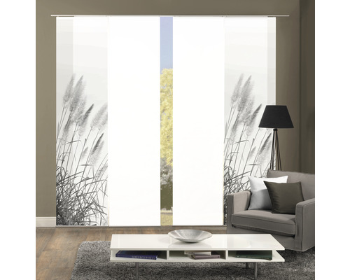 Vue de pièce avec des rideaux coulissants avec motif végétal