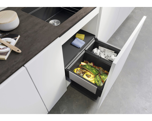 Meuble de cuisine avec système de tri des déchets et deux poubelles