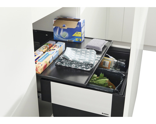 Tiroir d''armoire de cuisine avec système de tri des déchets et ustensiles de cuisine