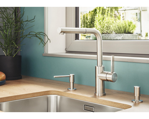 Küchenspüle mit Armatur und Seifenspender