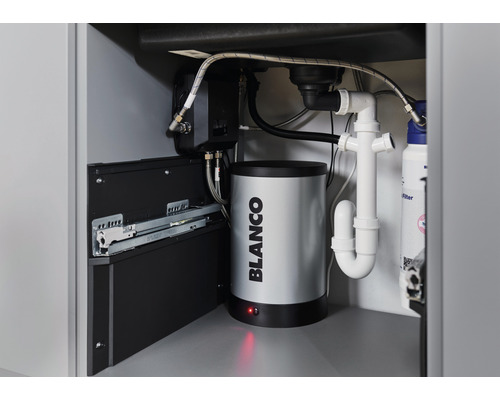 Einbausituation mit Blanco Heißwassergerät unter einer Spüle