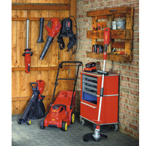 Outils de jardin Wolf Garten rangés dans un garage