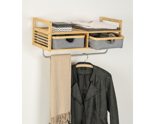 Wandgarderobe aus Bambus mit Ablagefächern, Kleiderstange und Textilboxen zur Aufbewahrung von Kleidung und Accessoires