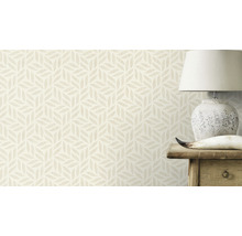 Gros plan d''un papier peint de couleur claire avec un motif de feuilles à côté d''une lampe de table