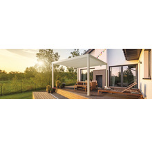 Terrasse avec pergola, table et chaises longues