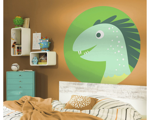 Kinderzimmer mit Wandtattoo Dinosaurier, Bett, Kommode und Regalen