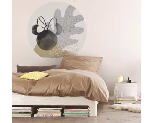 Schlafzimmer mit Wandtattoo und Bett