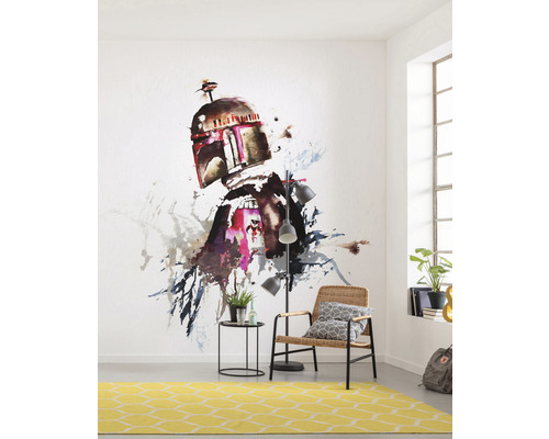 Salon avec personnage Star Wars Boba Fett peint sur le mur, fauteuil et tapis jaune