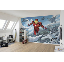 Pièce lumineuse avec un papier peint photo représentant Iron Man et des avions de combat sur le mur.