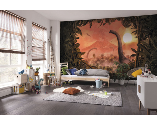 Kinderzimmer mit Fototapete mit Dinosaurier Motiv, Bett und Spielzeug