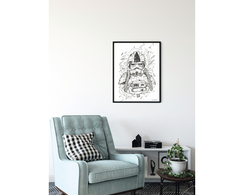Une affiche encadrée avec une illustration d''un personnage contre un mur dans un salon.