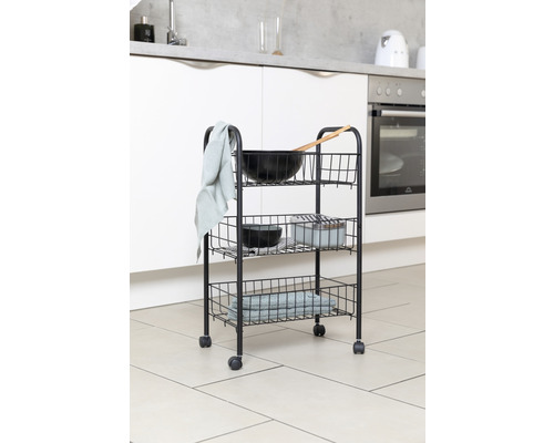 Küchenwagen mit drei Ablagekörben und Rollen in einer Küche