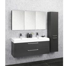 Salle de bain avec meuble sous-vasque, armoire de toilette et armoire haute