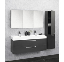 Salle de bains avec meuble sous-lavabo double, armoire de toilette et armoire haute