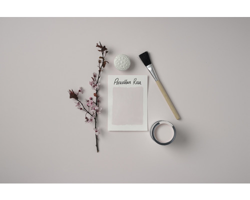 Farbfächer Porzellan Rosa mit Pinsel und Farbdose