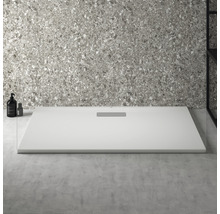 Receveur de douche plat dans la salle de bain