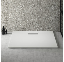 Receveur de douche rectangulaire dans une salle de bain
