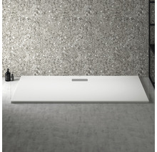 Receveur de douche rectangulaire en fonte minérale dans salle de bain