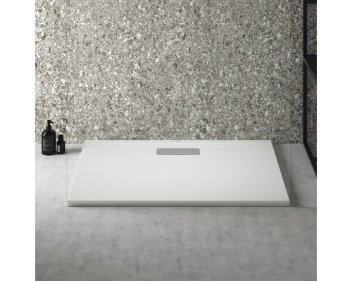 Rechteckige Duschwanne im modernen Badezimmer