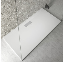 Receveur de douche rectangulaire avec écoulement et surface lisse.