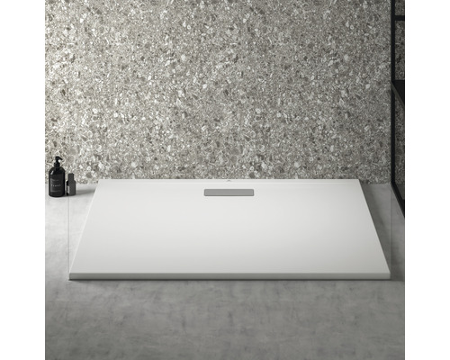 Rechteckige Duschwanne aus Mineralguss im Badezimmer