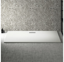 Receveur de douche rectangulaire dans une salle de bains