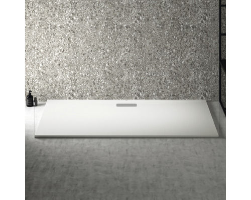 Receveur de douche rectangulaire dans une salle de bains