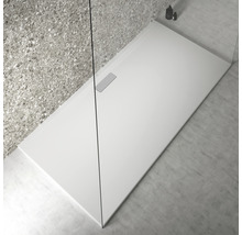 Douche à l''italienne avec caniveau de douche et paroi de douche