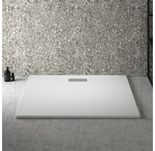 Receveur de douche rectangulaire en fonte minérale dans la salle de bain