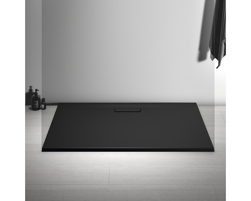 Receveur de douche rectangulaire dans une salle de bains