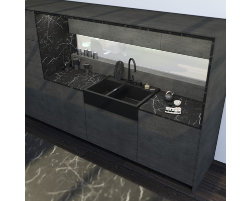 Cuisine moderne avec évier noir, plan de travail en marbre et design minimaliste