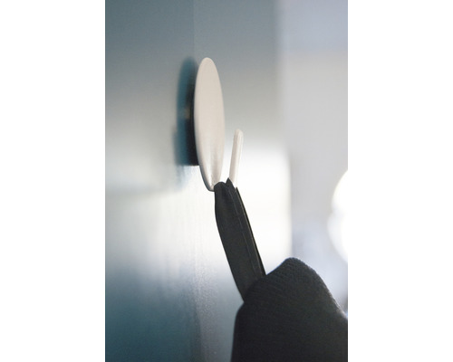 Patère murale avec sac suspendu