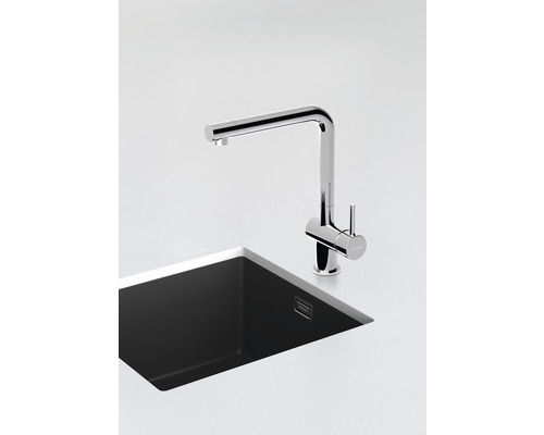 Spültischarmatur neben Spülbecken