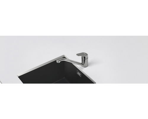 Robinet d''évier à côté d''un évier