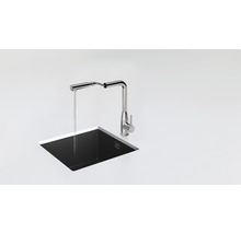 Évier de cuisine avec robinet et eau courante