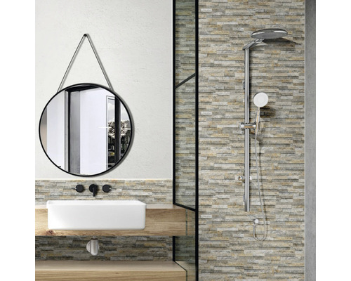 Modernes Badezimmer mit Aufsatzwaschbecken, Spiegel und Duscharmatur