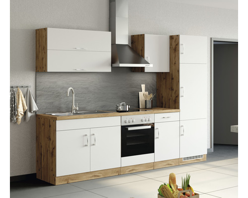 Küchenzeile mit Spüle, Kochfeld, Backofen, Dunstabzugshaube und Hängeschränken in Weiss und Holzoptik