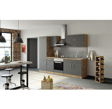 Cuisine moderne avec armoires grises, accents de bois et coin repas
