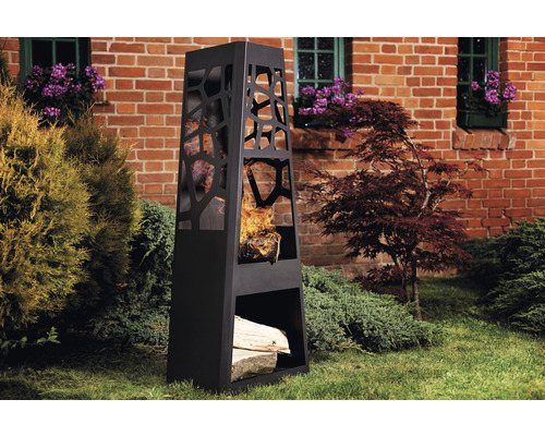 Dekorativer Gartenkamin aus Metall mit Holzlagerfach und Baumdesign