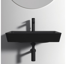 Schwarzes Aufsatzwaschbecken mit Armatur und Siphon vor einer Wand