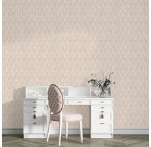 Scène avec papier peint à motifs, coiffeuse blanche et chaise