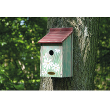 Vogelhaus mit Blumenmuster an einem Baum befestigt