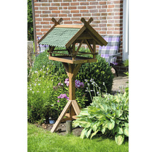 Vogelhaus aus Holz mit Ständer im Garten