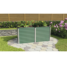 Hochbeet aus Metall mit Pflanzen im Garten
