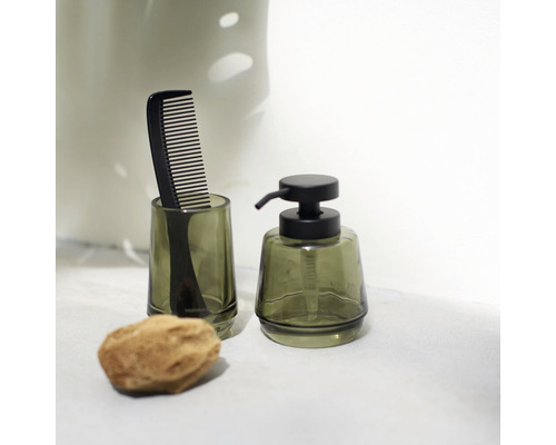 Badezimmer-Set mit Seifenspender, Zahnputzbecher und Kamm