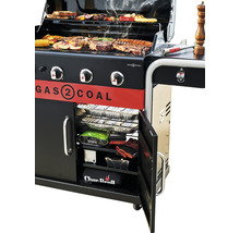 Grill à gaz avec des aliments grillés et un compartiment inférieur ouvert pour ranger les accessoires de barbecue