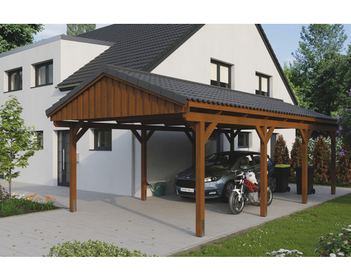Carport simple SKAN Holz Fichtelberg 423 x 808 cm noyer Abri de voiture en bois avec voiture et moto devant une maison