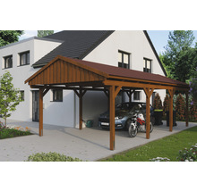 Holzcarport mit Auto und Motorrad vor einem Wohnhaus