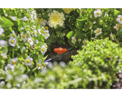 Ventil für Bewässerungssystem in einem Blumenbeet